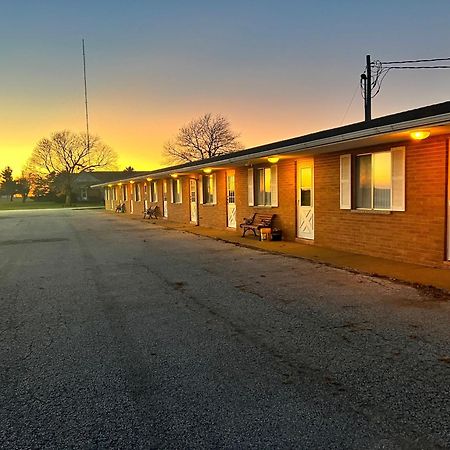 Oyo Hotel Prairie Winds Carthage Keokuk Hwy 136 Exterior photo