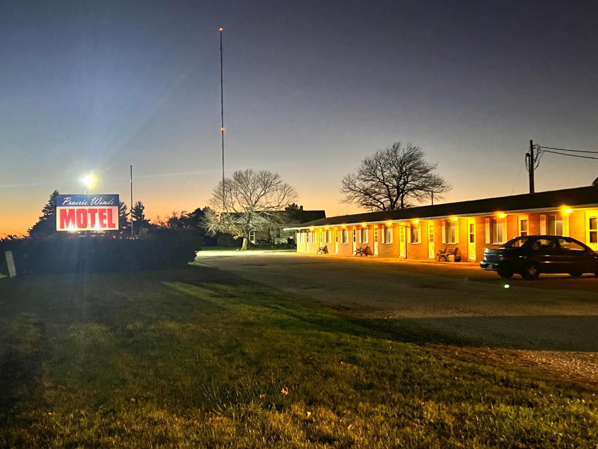 Oyo Hotel Prairie Winds Carthage Keokuk Hwy 136 Exterior photo